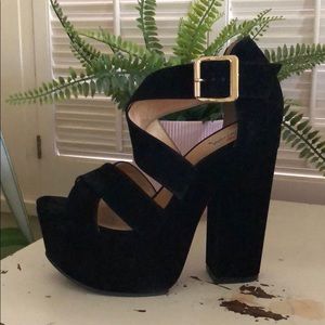 Chunky stewpot black heels